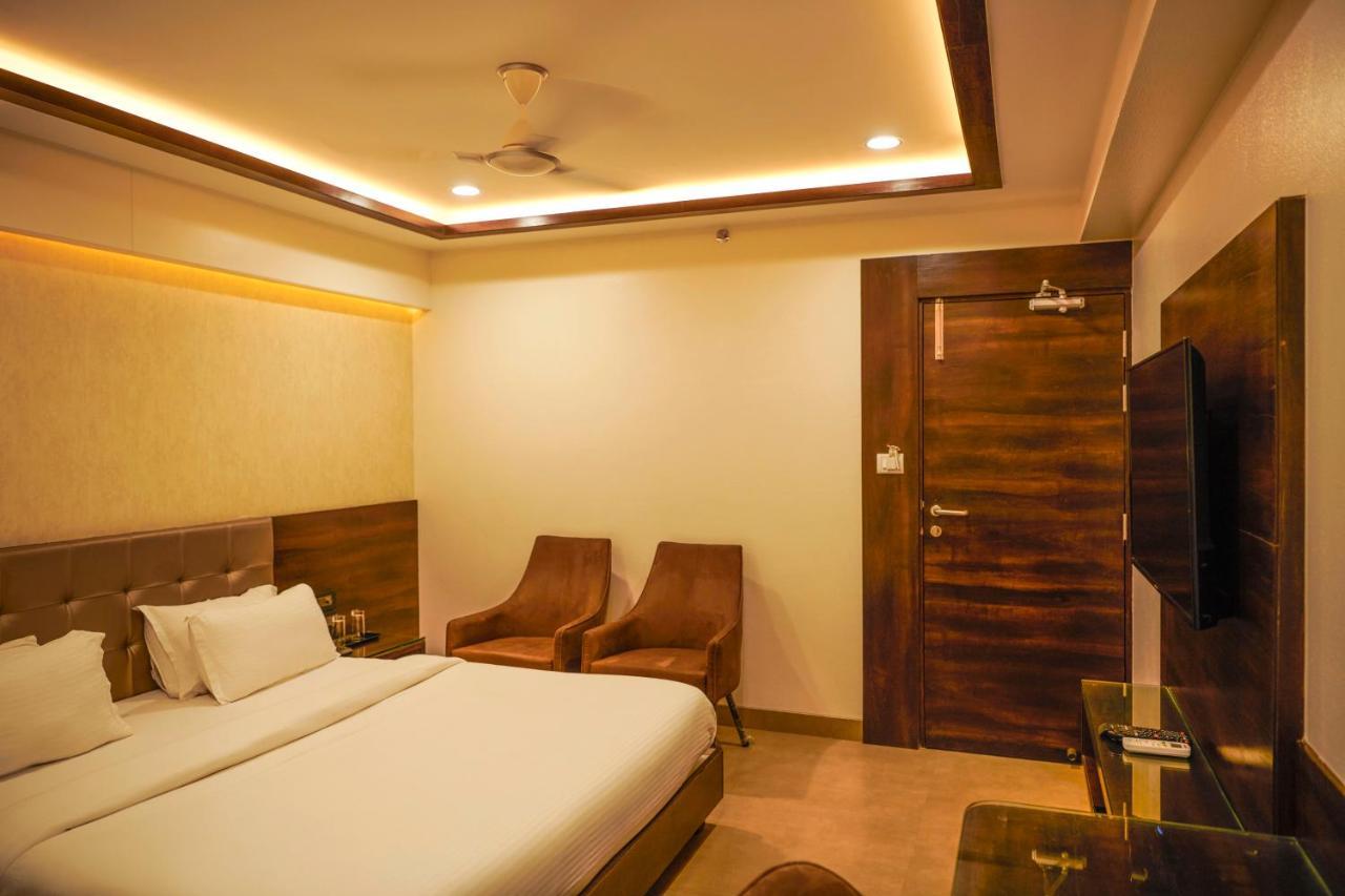 The Atithi Niwas Hotel Indore Exterior photo